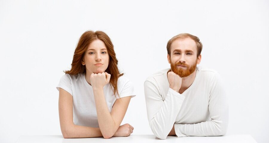 Elegir el color de la pintura exterior de una casa es una decisión que va más allá de la estética: puede marcar la diferencia entre una casa que pasa desapercibida y otra que destaca con elegancia.