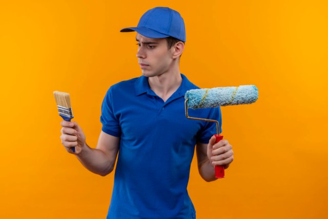 Evita obras eternas y malos acabados. Descubre cómo valorar empresas de Pintores en Valencia según clima, soporte, materiales y garantías.