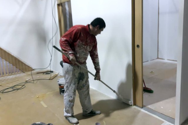 Pintura de interiores en piso